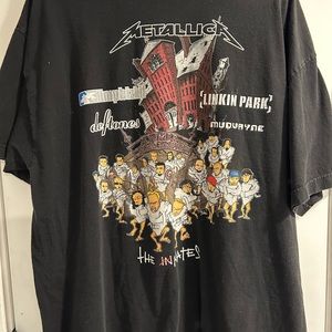 Official Metallica concert shirt.